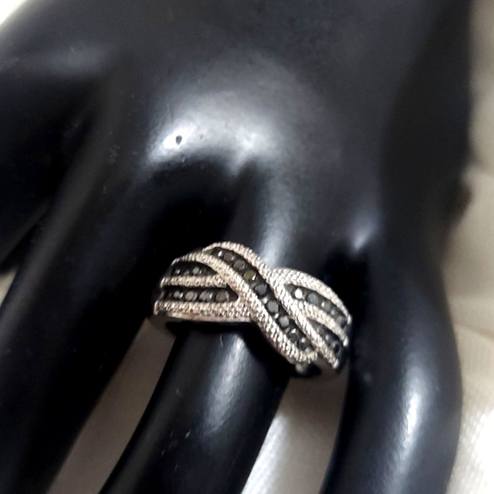 Stunning Silver Infinity Band Ring